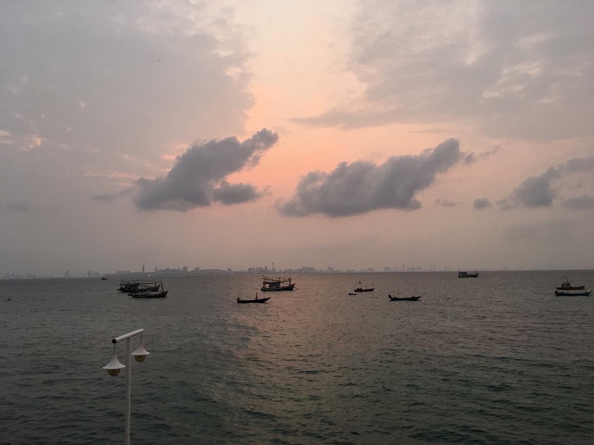 Island Inn Koh Larn Ngoại thất bức ảnh